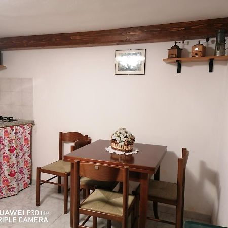 La Casa Di Luisa Apartment Santu Lussurgiu Luaran gambar