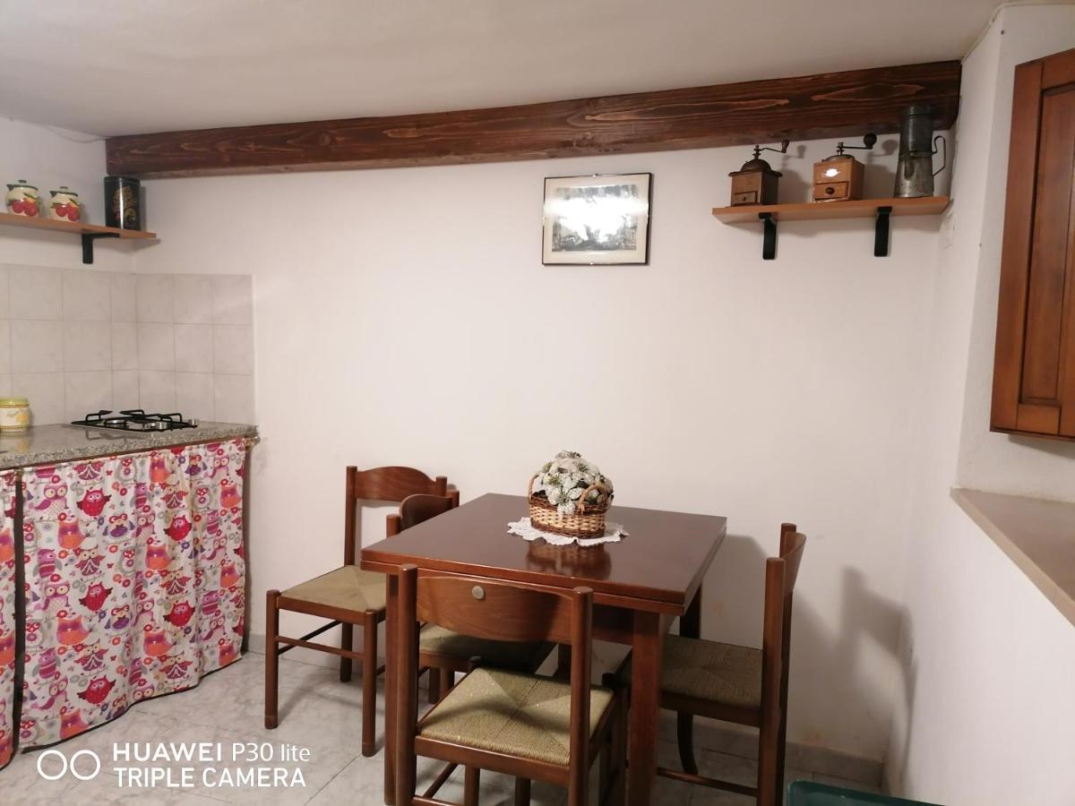 La Casa Di Luisa Apartment Santu Lussurgiu Luaran gambar